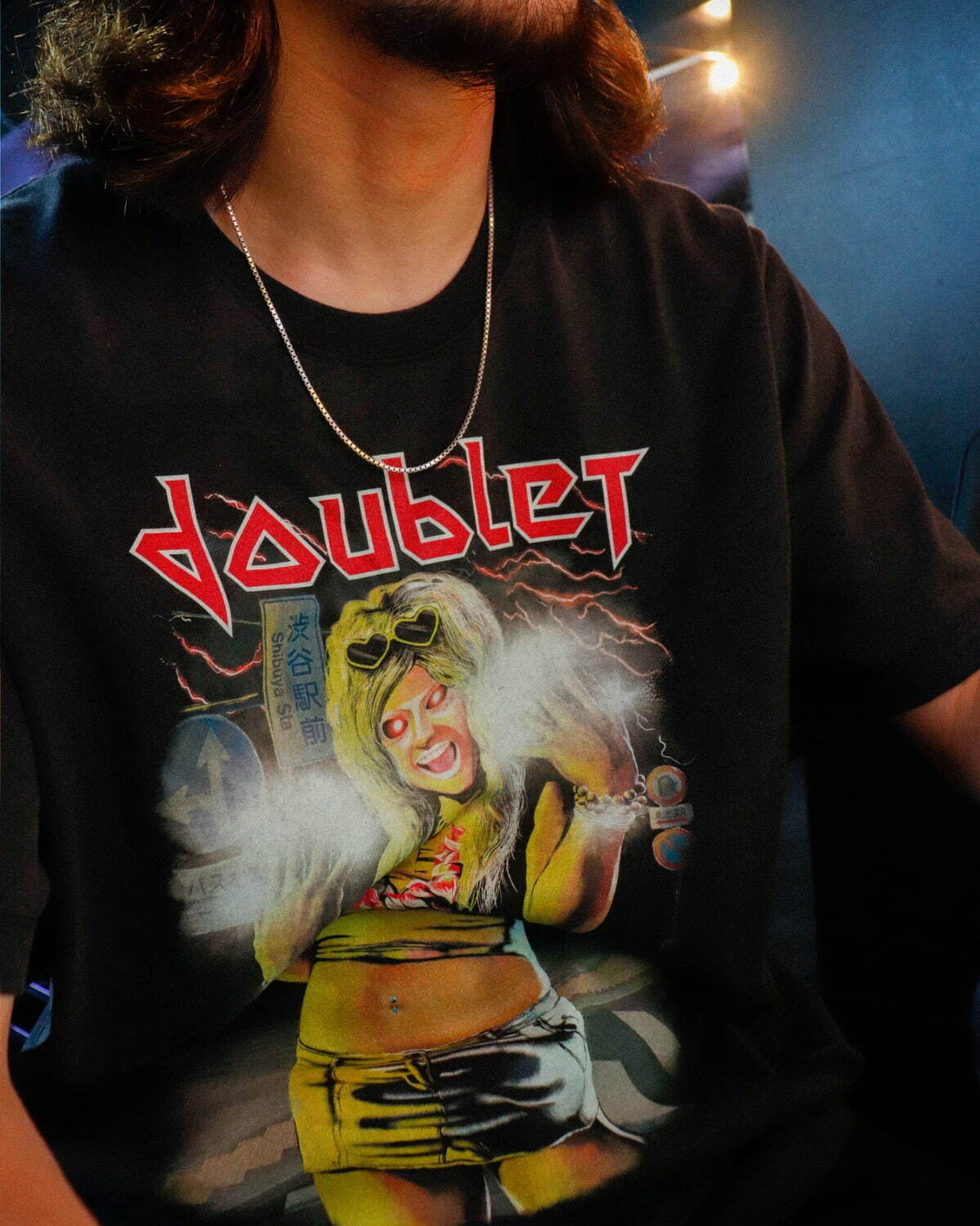 ダブレット×ウィズムのコラボTシャツ、ロックバンド風“渋谷のギャル”をプリント｜写真3
