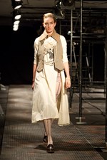 ザ ドレス アンド コー ヒデアキ サカグチ(The Dress & Co. HIDEAKI SAKAGUCHI)、2010-2011年秋冬コレクション｜写真7