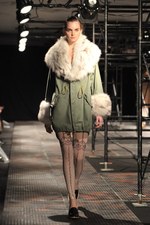 ザ ドレス アンド コー ヒデアキ サカグチ(The Dress & Co. HIDEAKI SAKAGUCHI)、2010-2011年秋冬コレクション｜写真19