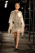 ザ ドレス アンド コー ヒデアキ サカグチ(The Dress & Co. HIDEAKI SAKAGUCHI)、2010-2011年秋冬コレクション｜写真22