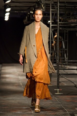 ザ ドレス アンド コー ヒデアキ サカグチ(The Dress & Co. HIDEAKI SAKAGUCHI)、2010-2011年秋冬コレクション｜写真2