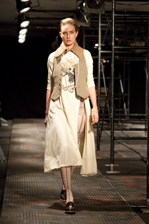 ザ ドレス アンド コー ヒデアキ サカグチ(The Dress & Co. HIDEAKI SAKAGUCHI)、2010-2011年秋冬コレクション｜写真7