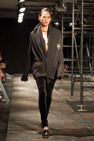 ザ ドレス アンド コー ヒデアキ サカグチ(The Dress & Co. HIDEAKI SAKAGUCHI)、2010-2011年秋冬コレクション｜写真10