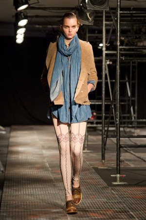 ザ ドレス アンド コー ヒデアキ サカグチ(The Dress & Co. HIDEAKI SAKAGUCHI)、2010-2011年秋冬コレクション｜写真11