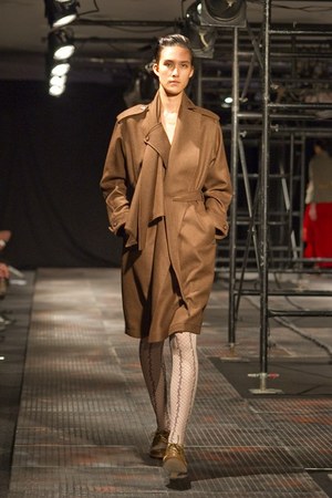 ザ ドレス アンド コー ヒデアキ サカグチ(The Dress & Co. HIDEAKI SAKAGUCHI)、2010-2011年秋冬コレクション｜写真18