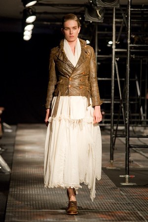 ザ ドレス アンド コー ヒデアキ サカグチ(The Dress & Co. HIDEAKI SAKAGUCHI)、2010-2011年秋冬コレクション｜写真21