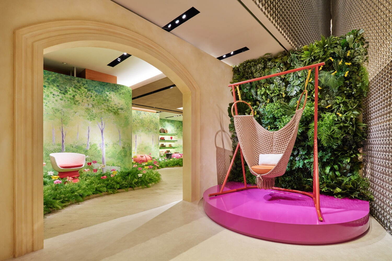 ルイ・ヴィトン“世界一周旅行”をテーマに家具＆オブジェを展示、六本木