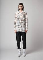 リミ フゥ“火”が燃えるようなグラフィックシャツ＆“蜘蛛の巣”刺繍ブラウス、ベルト付きジレも｜写真3