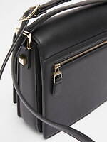 マックスマーラ新アイコンバッグ、“建築設計図”着想の構築的なボディ×輝くスクエアメタル｜写真24