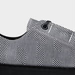 エイポック エイブル イッセイ ミヤケ新作スニーカー、比翼仕立てのミニマルなアッパー｜写真4