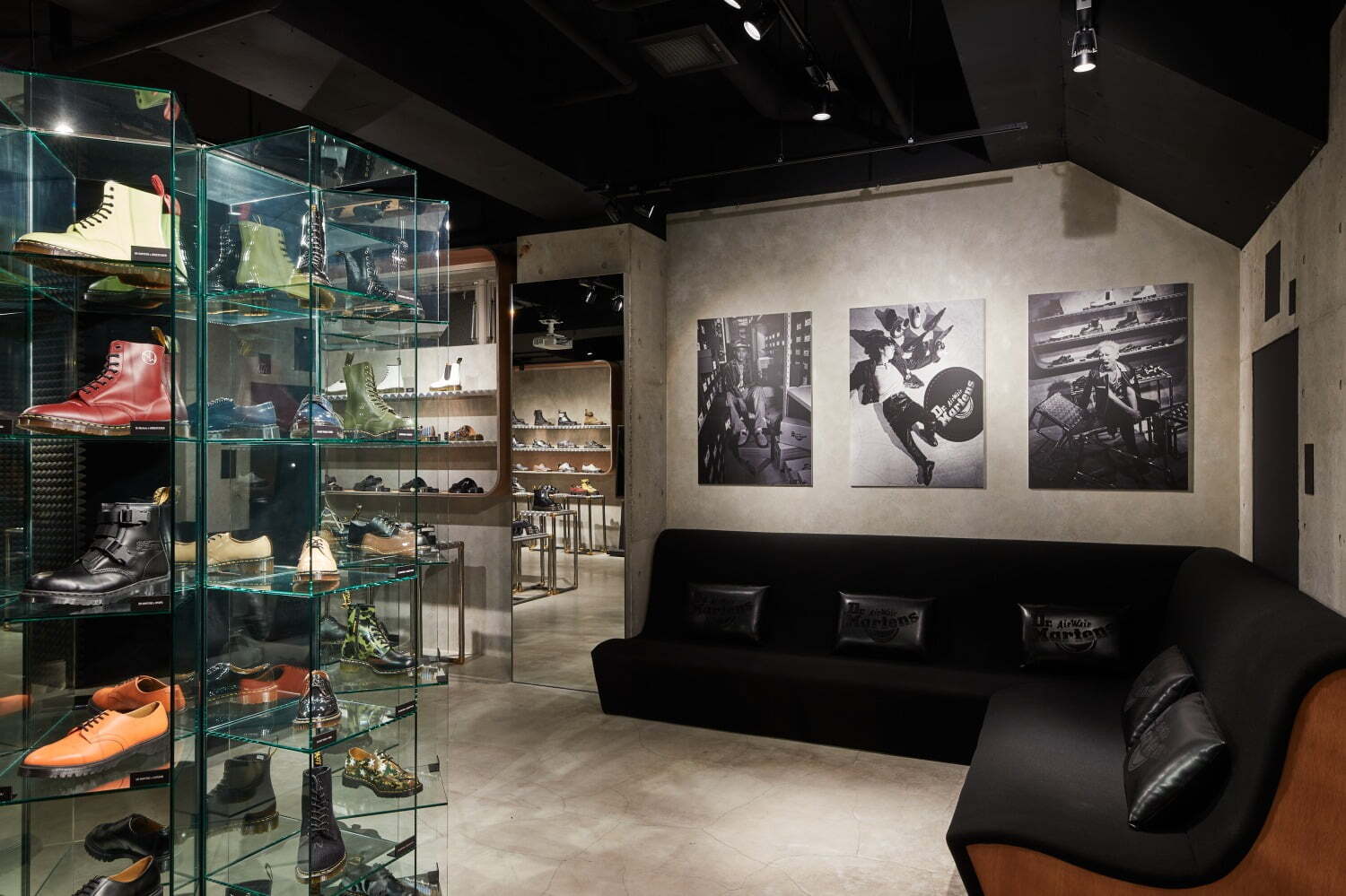 tokyovitaminの展覧会、表参道ドクターマーチン ショールームTYOで映像・アートブーツ展示