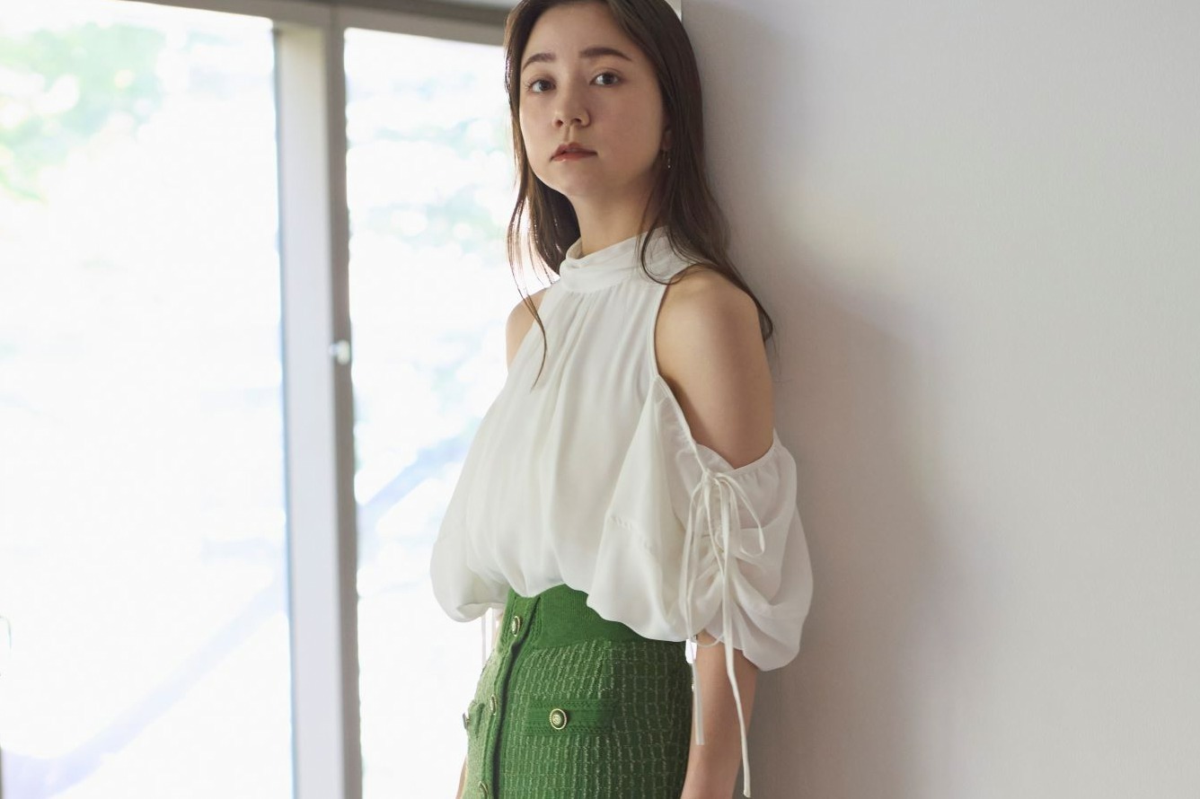 スナイデル人気“肌見せ”ボリュームスリーブワンピがブラウスに、ボウタイリボンブラウスも