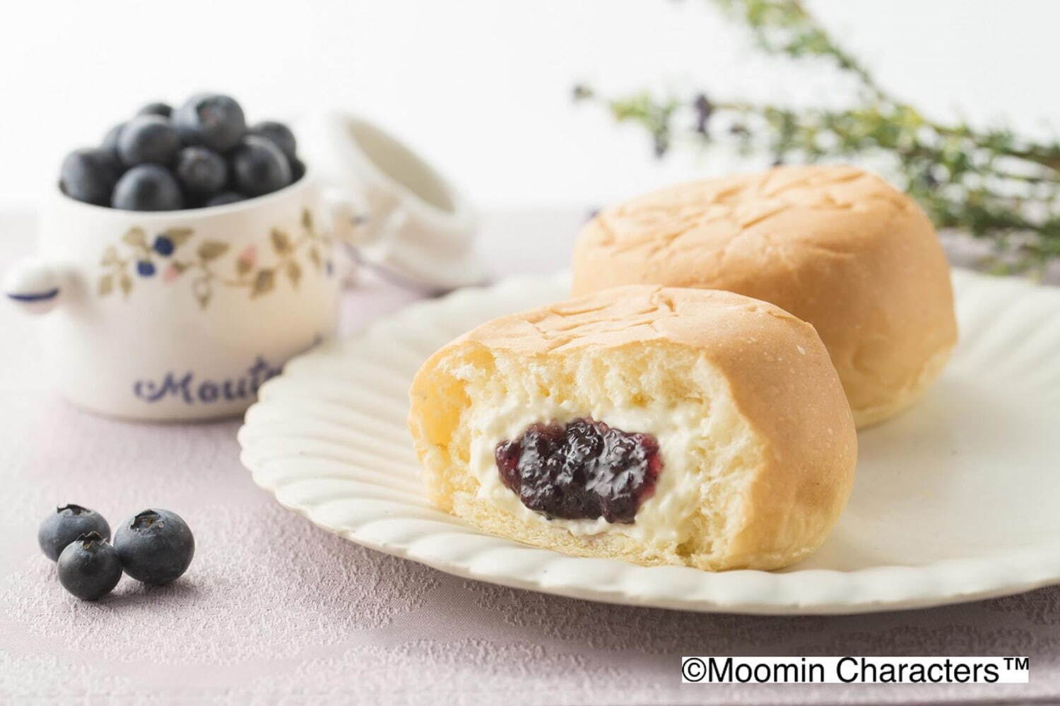 ブルーベリー｜八天堂×ムーミンの「くりーむパン ブルーベリー」とろけるクリーム＆ブルーベリージャムがたっぷり