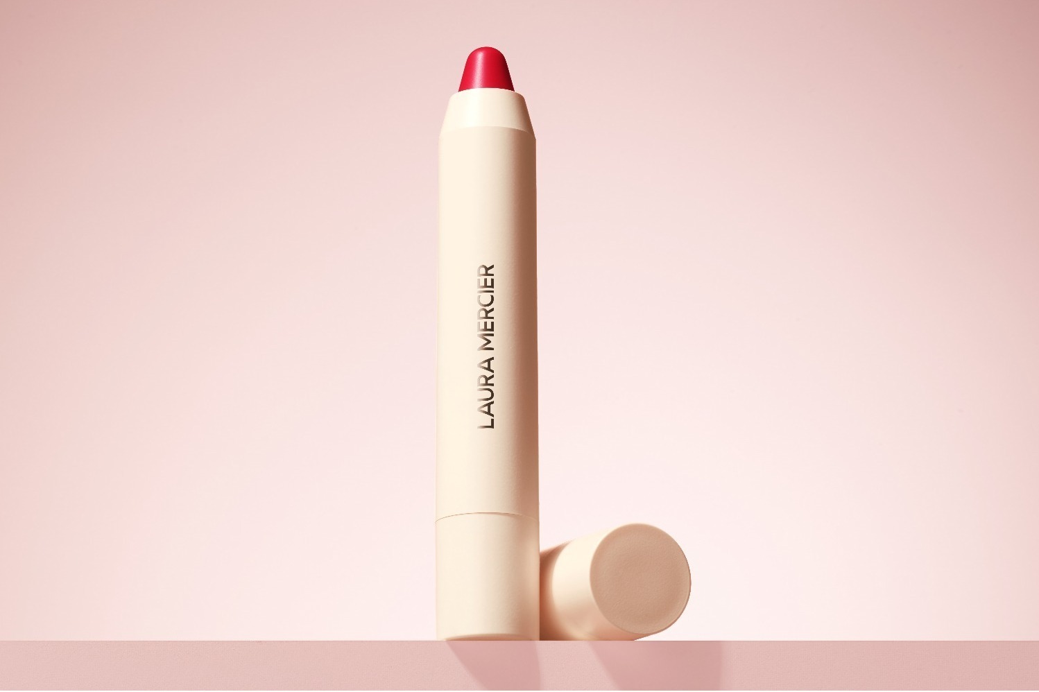 ローラ メルシエ22年秋コスメ、“花びら”のような発色＆潤い続く新作シアーマットリップ