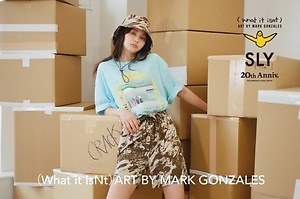 スライからマーク・ゴンザレスの立体ロゴ入りビッグTシャツ＆アートを配したソックス｜写真1