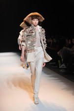 カミシマチナミ(KAMISHIMA CHINAMI)、2010-2011年秋冬コレクション｜写真2