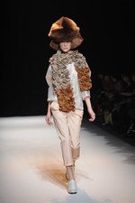 カミシマチナミ(KAMISHIMA CHINAMI)、2010-2011年秋冬コレクション｜写真5