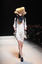 カミシマチナミ(KAMISHIMA CHINAMI)、2010-2011年秋冬コレクション｜写真6