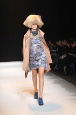 カミシマチナミ(KAMISHIMA CHINAMI)、2010-2011年秋冬コレクション｜写真8