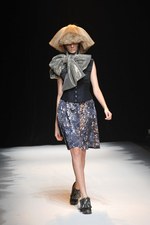 カミシマチナミ(KAMISHIMA CHINAMI)、2010-2011年秋冬コレクション｜写真9