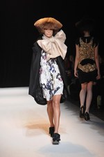 カミシマチナミ(KAMISHIMA CHINAMI)、2010-2011年秋冬コレクション｜写真12