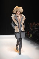 カミシマチナミ(KAMISHIMA CHINAMI)、2010-2011年秋冬コレクション｜写真16