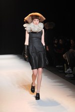 カミシマチナミ(KAMISHIMA CHINAMI)、2010-2011年秋冬コレクション｜写真18