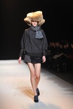 カミシマチナミ(KAMISHIMA CHINAMI)、2010-2011年秋冬コレクション｜写真22