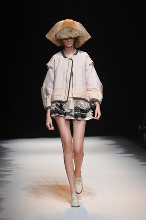 カミシマチナミ(KAMISHIMA CHINAMI)、2010-2011年秋冬コレクション｜写真1