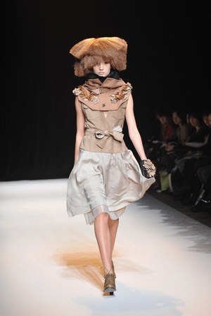 カミシマチナミ(KAMISHIMA CHINAMI)、2010-2011年秋冬コレクション｜写真7