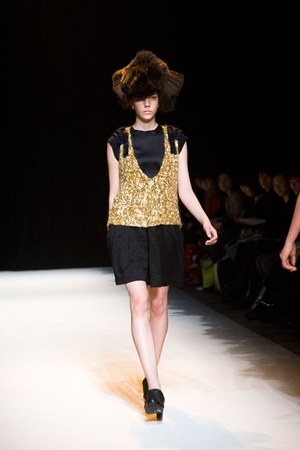 カミシマチナミ(KAMISHIMA CHINAMI)、2010-2011年秋冬コレクション｜写真11