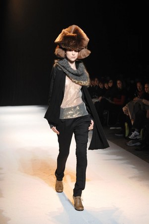 カミシマチナミ(KAMISHIMA CHINAMI)、2010-2011年秋冬コレクション｜写真21