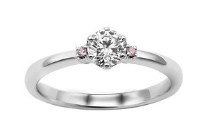 ポンテヴェキオ“バラ”着想「ローザ」から新作エンゲージリング、ピンクダイヤモンドの可憐な輝き