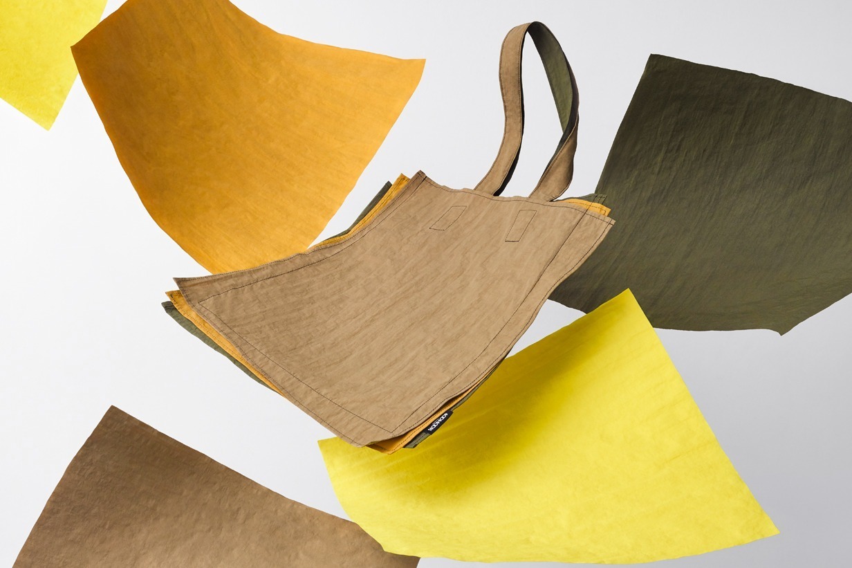 グッド グッズ イッセイ ミヤケのトートバッグ「イロガミ」に新色、秋色ベージュ