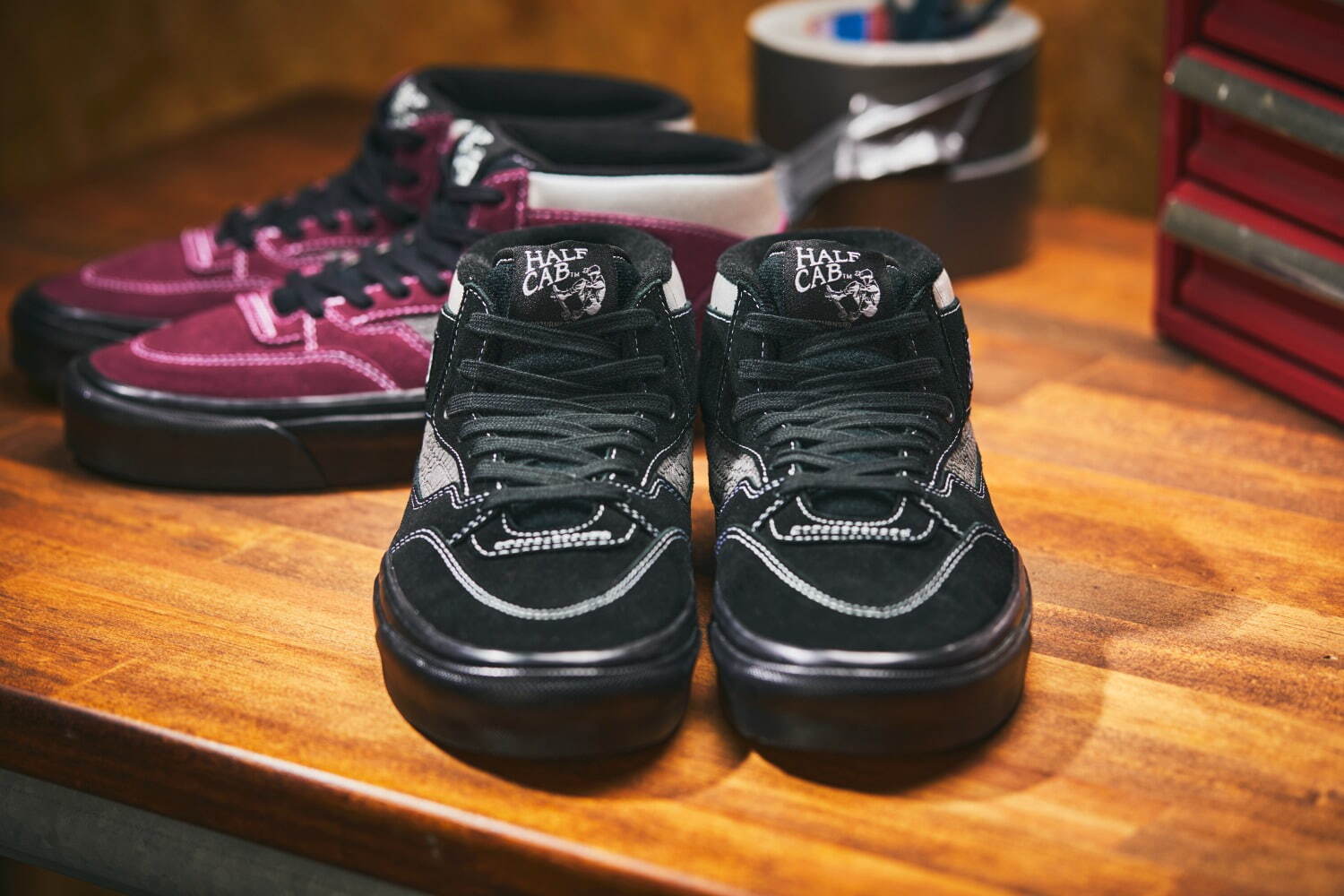 VANS新作スニーカー「ハーフキャブ」90年代に流行した“カスタム 