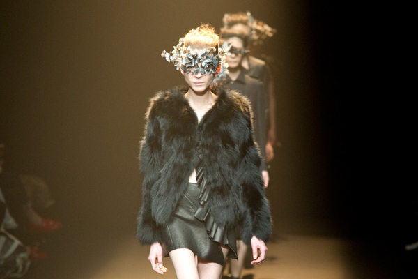 アグリ サギモリ(AGURI SAGIMORI)、2010-2011年秋冬コレクション