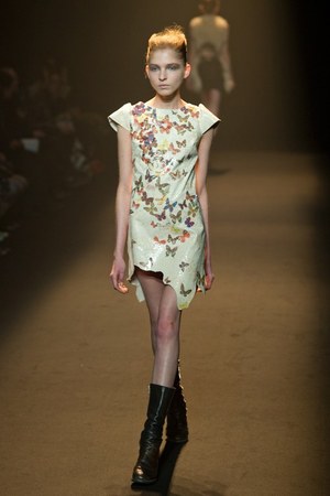 アグリ サギモリ(AGURI SAGIMORI)、2010-2011年秋冬コレクション｜写真9