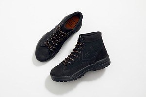 コンバース キャンピングサプライ×ネームの新作シューズ、ヴィヴィッドオレンジが差し色のブラックシューズ