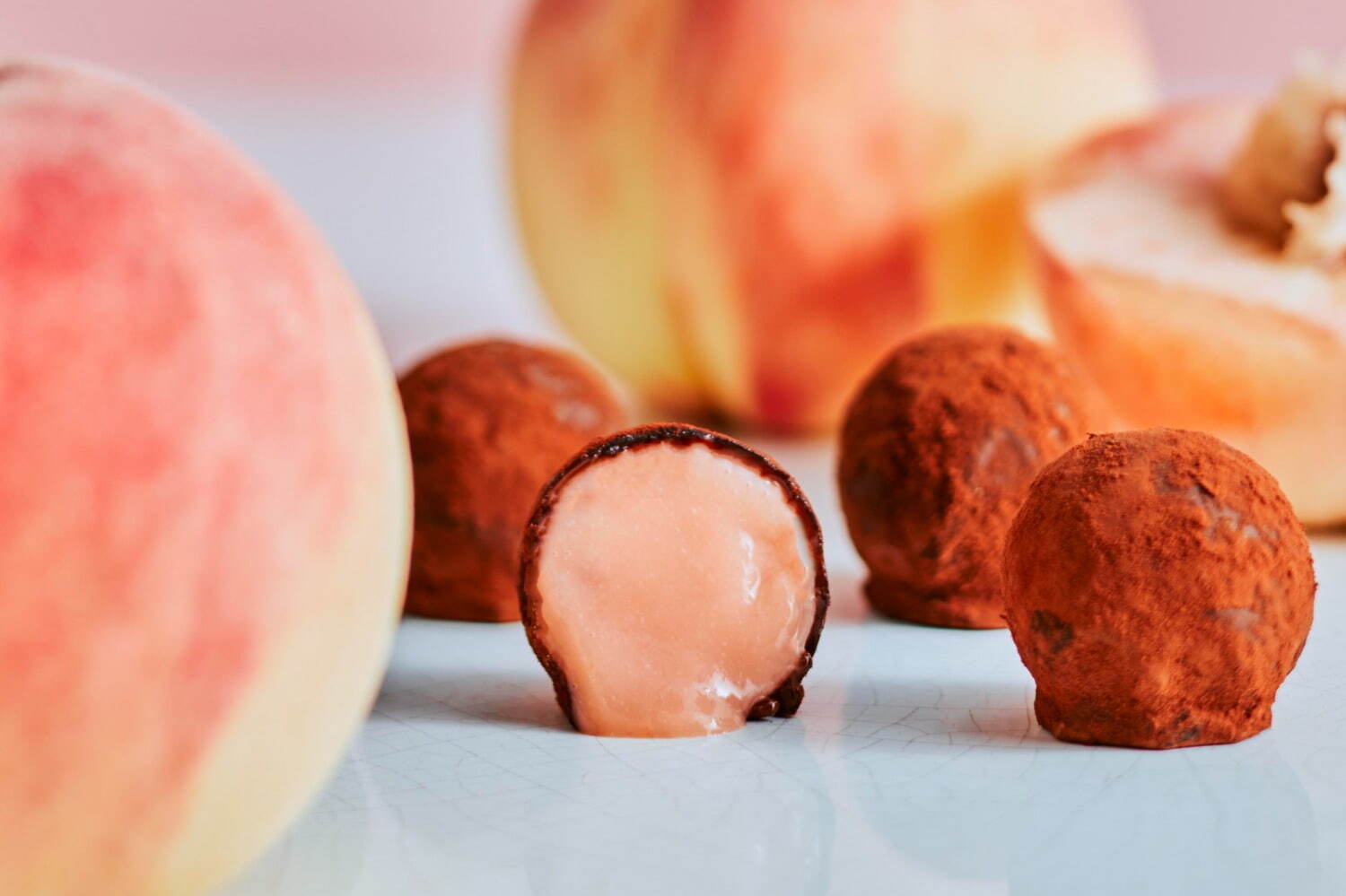 バナナ｜メゾンカカオ「サマートリュフ」水のように流れ出る夏限定生トリュフ、白桃＆チョコバナナの2種