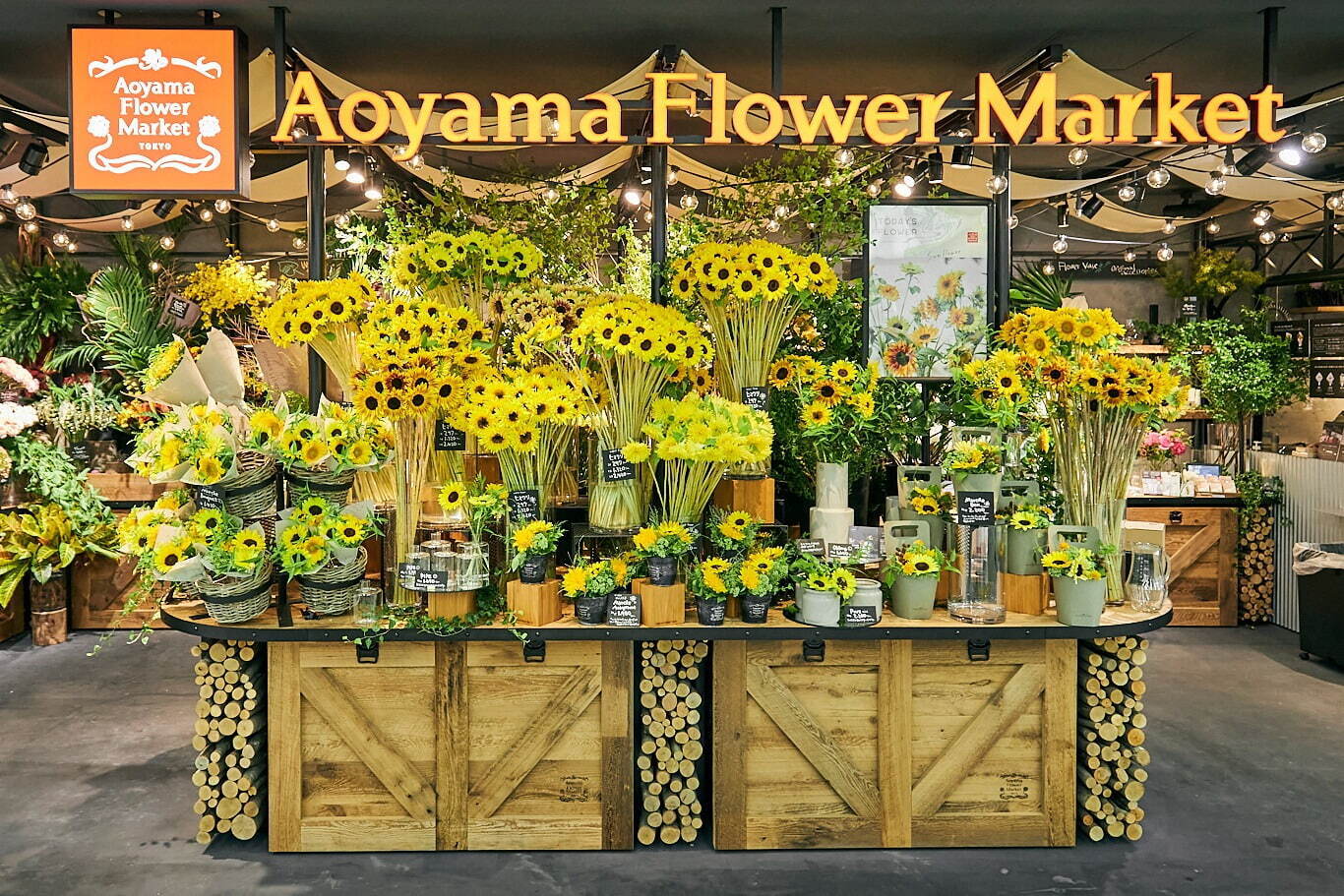 ※2021年にヒマワリ祭りを実施した、青山フラワーマーケット 新宿東口店の様子