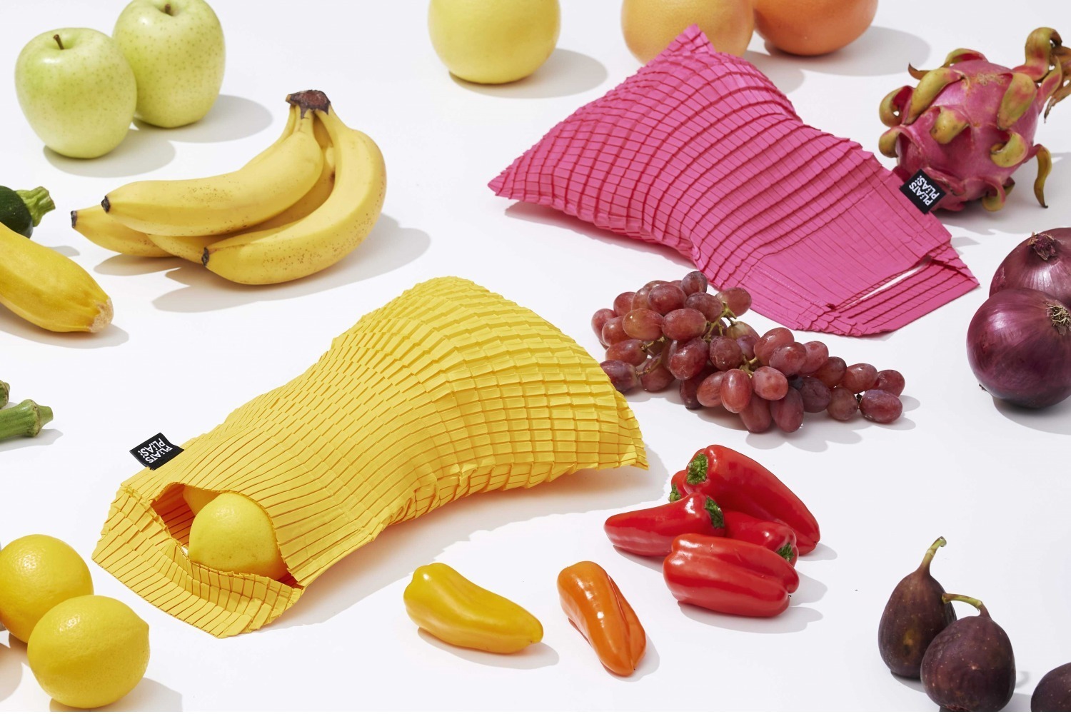 プリーツ プリーズ イッセイ ミヤケ“カラフル”な新作トートバッグ、軽量＆水洗いもOK