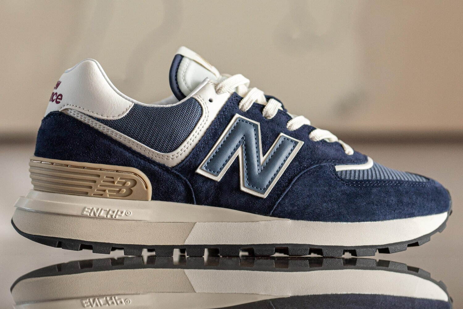 ニューバランスの新作スニーカー「574 レガシー」定番「574」を現代的にリファイン