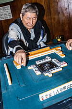 ロエベ“LED入り”パズルバッグ＆鮮やかブルーのエレファントバッグ、原宿GR8など期間限定ストアで｜写真1