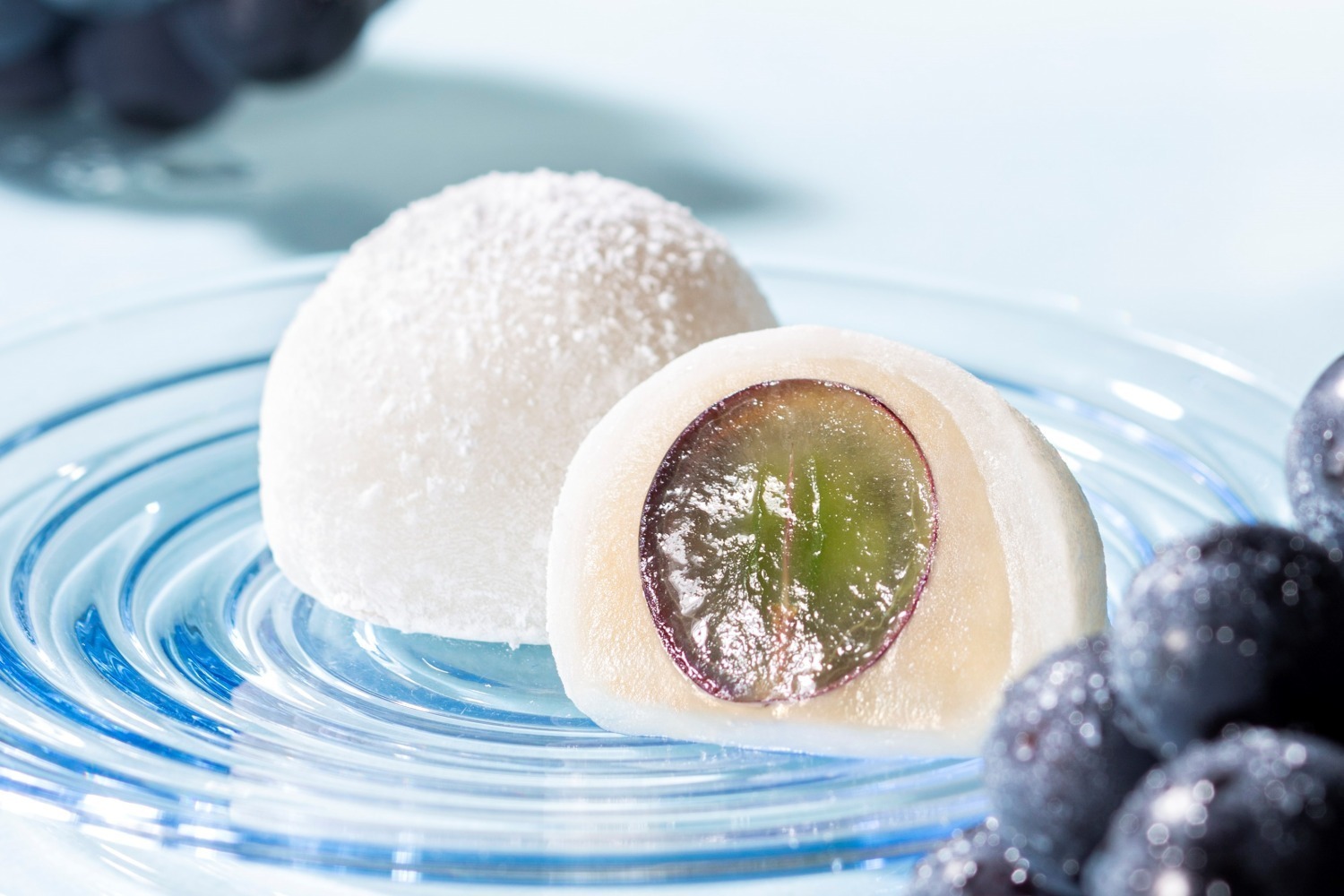 ぶどう｜亀屋万年堂「ピオーネ大福」“大粒種なしぶどう”＆白あんの贅沢フルーツ大福