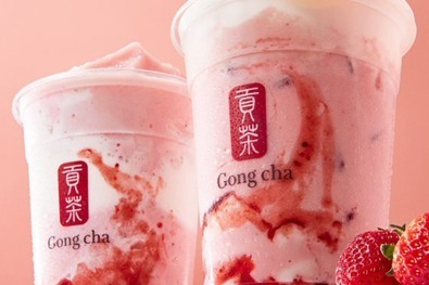 ゴンチャ「いちご杏仁 阿里山 ミルクティー／フローズンミルクティー」