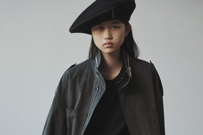 Y's….22年秋冬、ジェンダーレスで楽しむ“猫柄プリント”シャツや墨染ロングコート