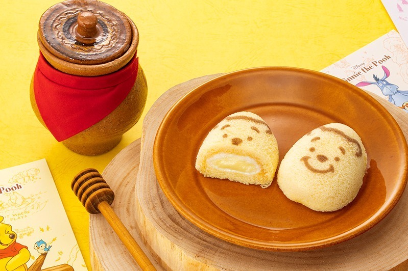 東京ばな奈「くまのプーさん」とろ～りクリームのスポンジケーキ、ディズニーマグカップ付セット大丸東京に