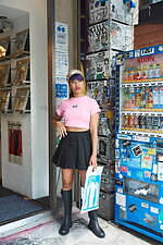 アナ スイのアーカイブがストリートウェアに！バタフライ刺繍入りチビTやヴィンテージ風スウェット｜写真17