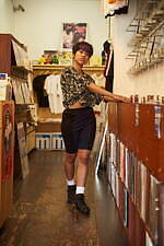 アナ スイのアーカイブがストリートウェアに！バタフライ刺繍入りチビTやヴィンテージ風スウェット｜写真15