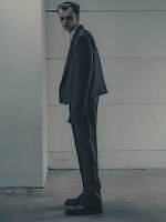 ジョン ローレンス サリバン、“前下がり”シルエットのコート＆塩田千春作品に着想したジャケット｜写真13